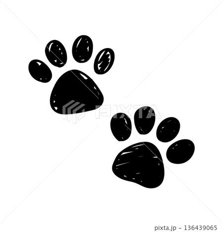 かわいい手書きの肉球のイラストセット　黒い犬・猫の足跡　 136439065