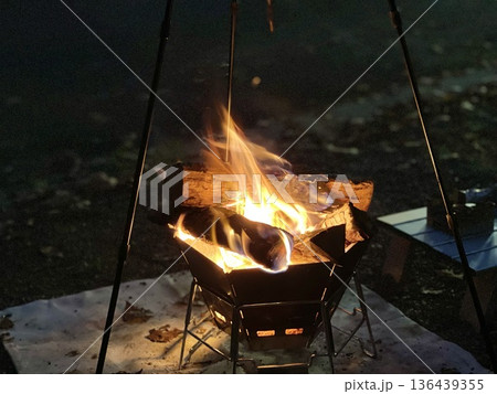 焚き火 136439355