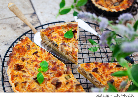 Delicious homemade quiche lorraine with chanterelle mushrooms, onion, bacon and cheese Delicious homemade quiche lorraine with chanterelle mushrooms, onion, bacon and cheese 136440210
