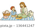 ピクニックする親子イラスト 136441247
