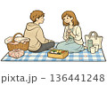 ピクニックするカップルイラスト 136441248