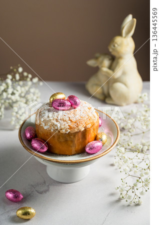 Easter cake with chocolate easter eggs, gypsophila flowers and cute bunnies. Spring holiday background. Easter cake with chocolate easter eggs, gypsophila flowers and cute bunnies. Spring holiday background. 136445569