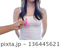 ピンクリボンを持つ男性の手と女性 乳がん検診 早期発見 推奨 オススメ イメージ ピンクリボンを持つ男性の手と女性 乳がん検診 早期発見 推奨 オススメ イメージ 136445621