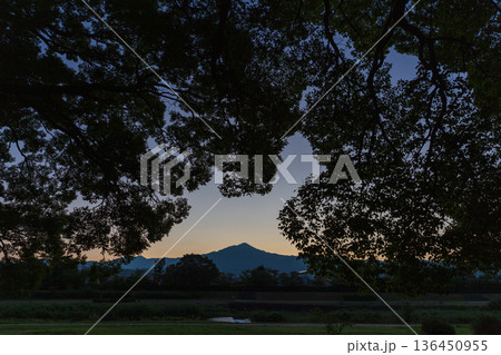 比叡山　夜明け前 136450955