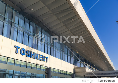ウズベキスタンのタシケント鉄道駅 ウズベキスタンのタシケント鉄道駅 136454636