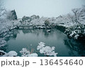 雪の積もった永観堂 136454640