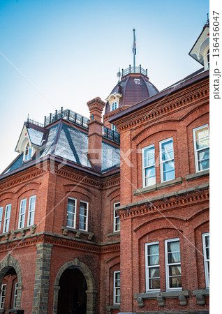 北海道札幌市 冬の北海道庁旧本庁舎（赤れんが庁舎）の風景 136456047