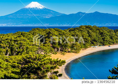 御浜岬と富士山【静岡県沼津市】 御浜岬と富士山【静岡県沼津市】 136456210