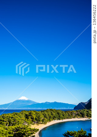 御浜岬と富士山【静岡県沼津市】 136456222