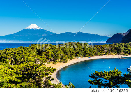御浜岬と富士山【静岡県沼津市】 136456226