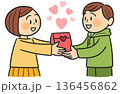 バレンタインにプレゼントを渡すカップル バレンタインにプレゼントを渡すカップル 136456862