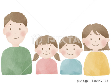 笑顔の家族横並びポートレート上半身|父親,母親,男の子,女の子 笑顔の家族横並びポートレート上半身|父親,母親,男の子,女の子 136457073