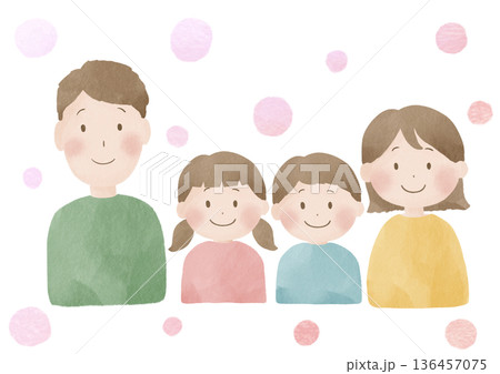 笑顔の家族横並びポートレート上半身｜父親,母親,男の子,女の子 136457075