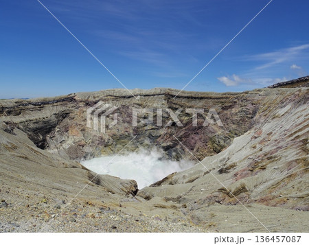 阿蘇山中岳火口(熊本県) 136457087