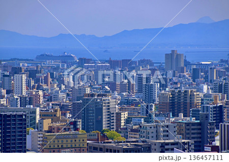 鹿児島市の街並み（鹿児島県・鹿児島市） 136457111