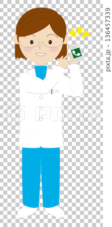 スマートフォンで連絡先を案内する白衣の女性 スマートフォンで連絡先を案内する白衣の女性 136457339