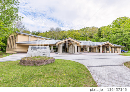 北海道釧路市　阿寒湖畔ビジターセンター（旧阿寒湖畔エコミュージアムセンター） 136457346