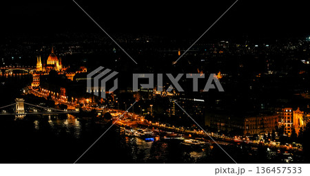 ハンガリー_ブダペストの夜景 ハンガリー_ブダペストの夜景 136457533