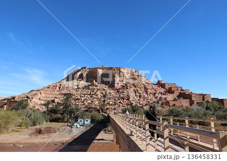 モロッコの世界遺産のアイトベンハッドゥ遠景3 136458331