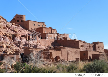 モロッコの世界遺産のアイトベンハッドゥ遠景2 136458332