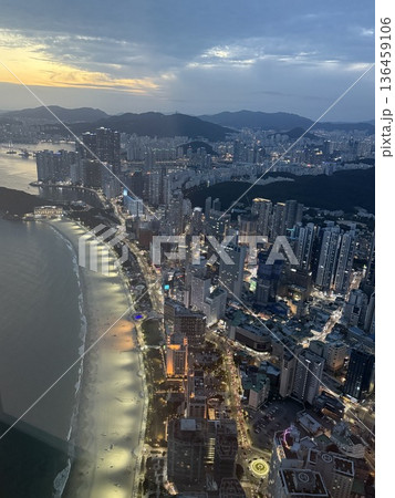 韓国釜山 海雲台の展望台から見た景色 韓国釜山 海雲台の展望台から見た景色 136459106