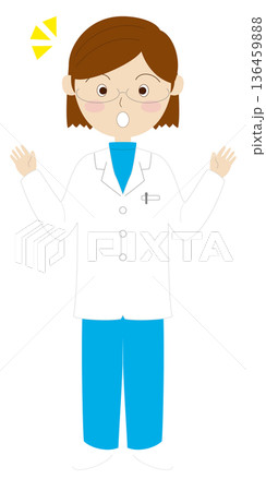 両手を上げて驚く白衣の女性 両手を上げて驚く白衣の女性 136459888