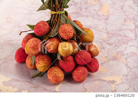 Sweet juicy ripe lychee fruit Sweet juicy ripe lychee fruit 136460120