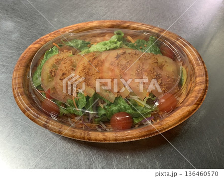 トマトサラダ 和風 トマトサラダ 和風 136460570