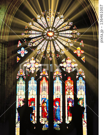 シャルトル大聖堂の美しいステンドグラス シャルトル大聖堂の美しいステンドグラス 136461007