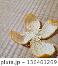 ミカンの皮と畳 136461269