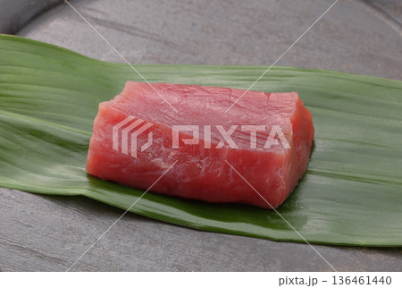 黄肌鮪 キハダマグロ 切り身 刺身 黄肌鮪 キハダマグロ 切り身 刺身 136461440