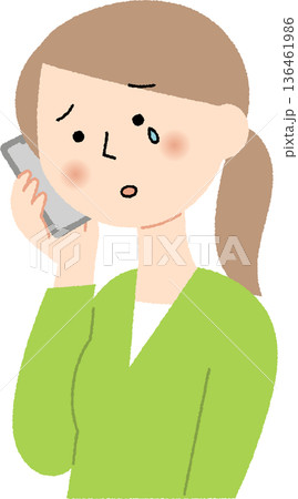 泣きながらスマホで相談する女性 136461986
