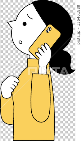 一位神情焦慮的女士正在使用智慧型手機進行諮詢。 一位神情焦慮的女士正在使用智慧型手機進行諮詢。 136461989