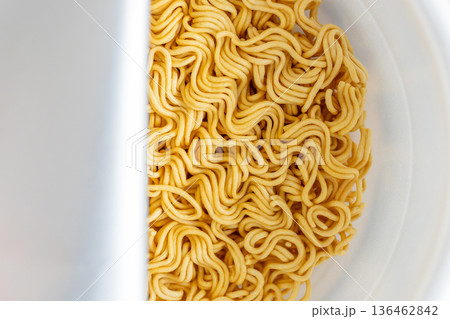 開いたインスタントラーメン 開いたインスタントラーメン 136462842