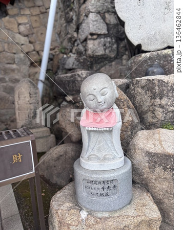 尾道の千光寺で出会える可愛い地蔵さま 136462844