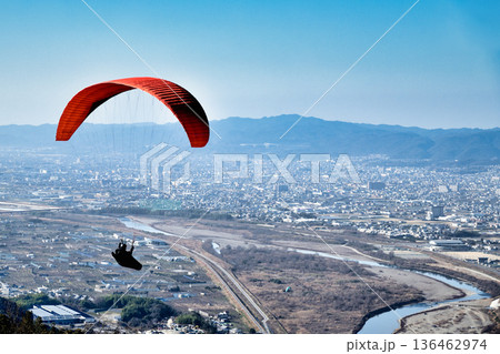 パラグライダー(紀の川フライトパーク)   【和歌山県紀の川市】 136462974
