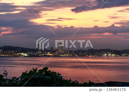 横須賀夕景 136463178