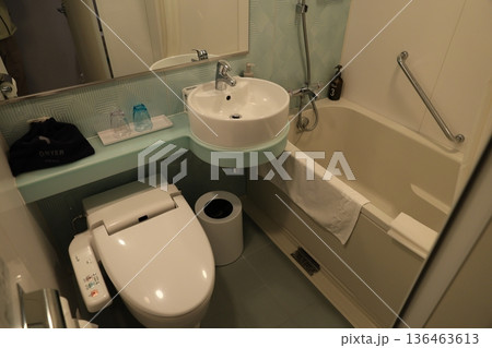 ホテルの浴室 136463613