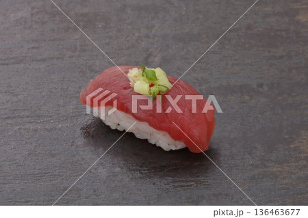 すし　鮨　鰹　かつお 136463677