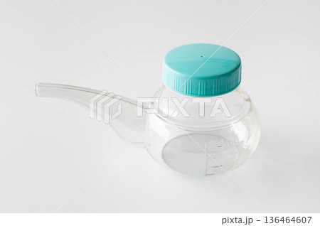 吸い飲み　介護用品 136464607