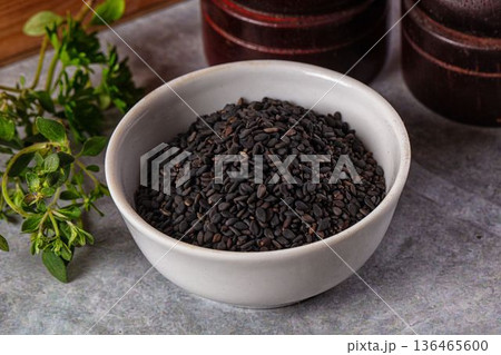 Black raw dry sesame seeds 136465600