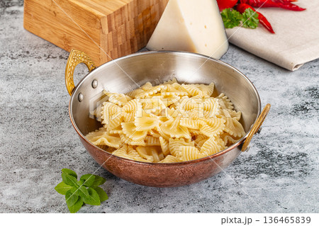 Italian pasta Farfalle with oil Italian pasta Farfalle with oil 136465839