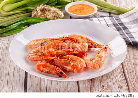 Delicous boiled tiger prawn with sauce 136465898