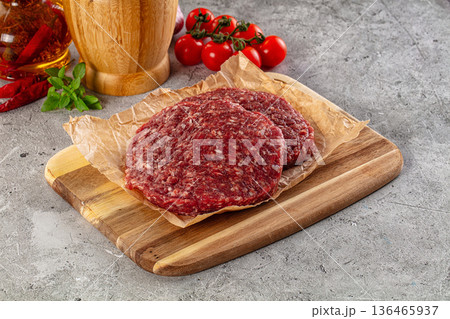 Raw beef burger cutlet for grill Raw beef burger cutlet for grill 136465937