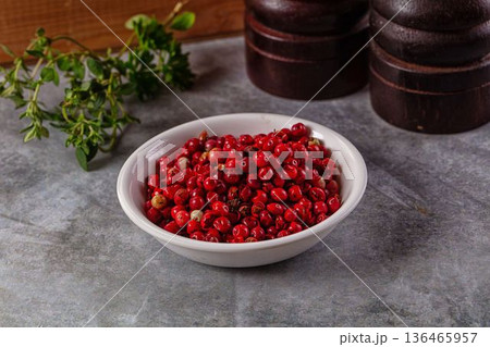 Dry pink pepper corn spice Dry pink pepper corn spice 136465957