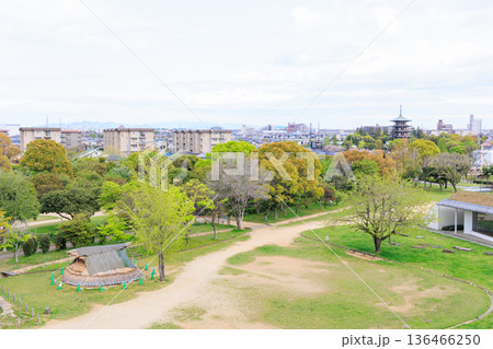 展望台から見た播磨の町並みと森林 展望台から見た播磨の町並みと森林 136466250