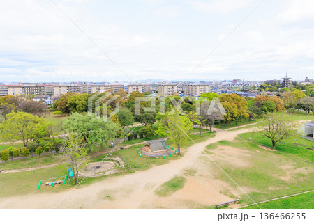 展望台から見た播磨の町並みと公園 136466255