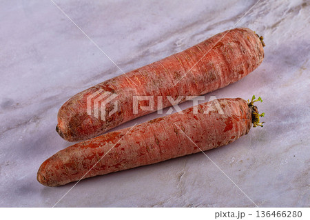 Fresh ripe raw carrots heap Fresh ripe raw carrots heap 136466280