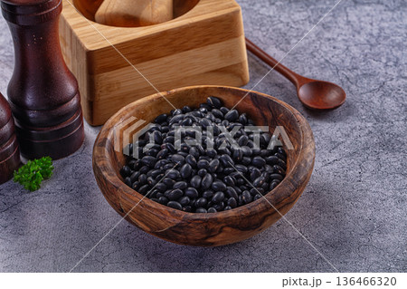 Raw dry organic black beans Raw dry organic black beans 136466320