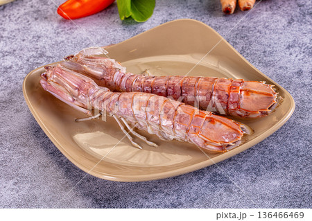 Gourmet boiled big Mantis shrimp 136466469